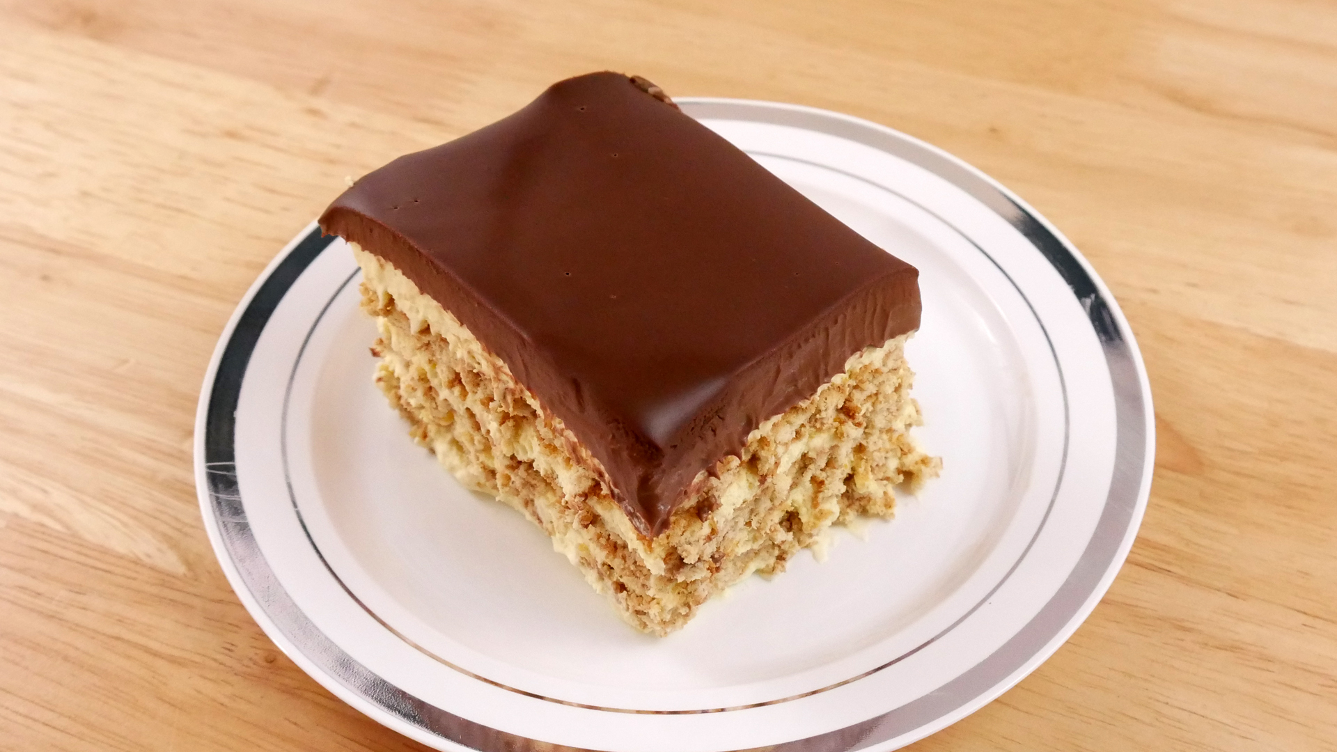 Pavê Bomba de Chocolate (No Bake Eclair Cake)